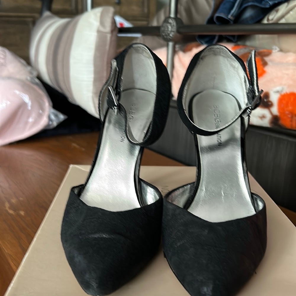 BCBG PL-ADWEENAH size 6M metallic pig leather in Black